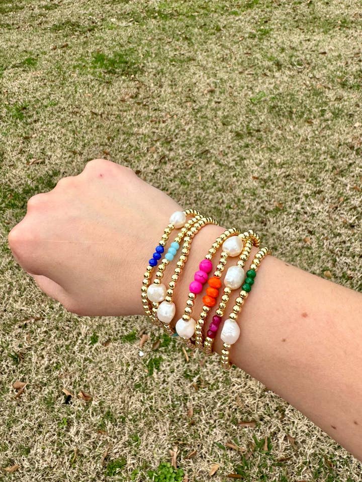 Bracelet en perles remplies d'or This Is the Moment pour la vente par SoSis, The Label