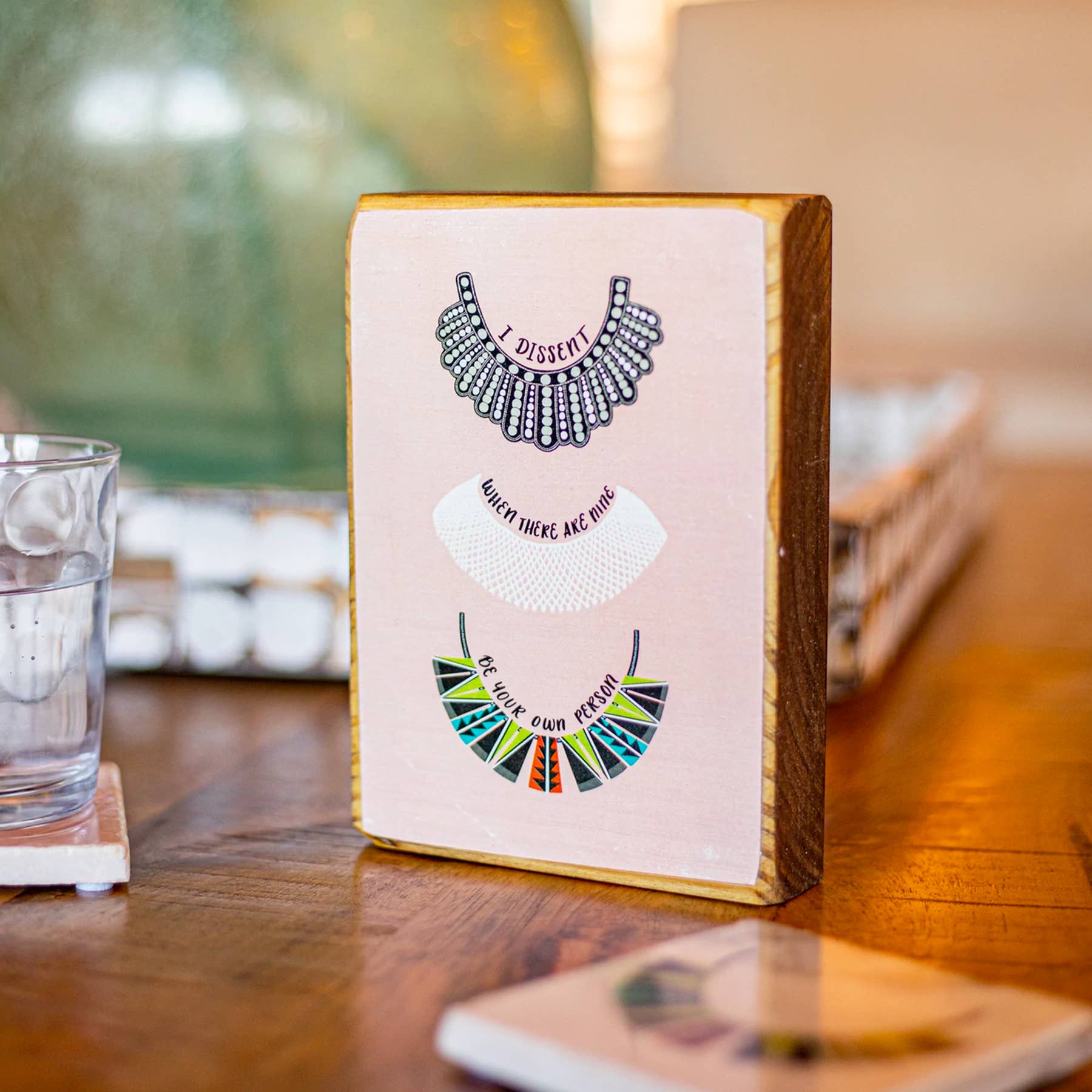 ARCHd – Großhandel Kunstdruck – Ruth Bader Ginsburg (RBG) Dissent Halsband - Holzkunst1