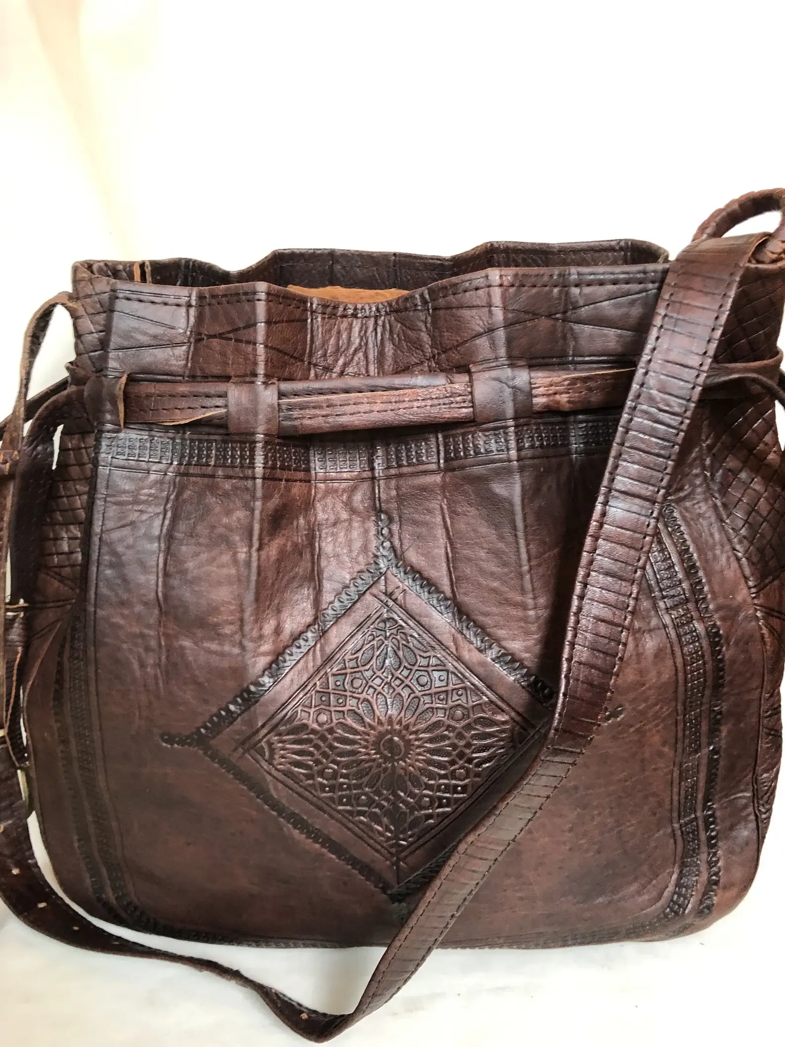 DarKech – Großhandel Schultertasche – Damen – Handgefertigte marokkanische boho Damenledertasche7