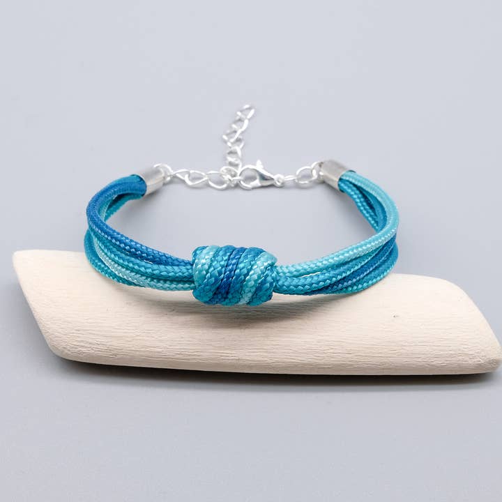 Turkooisblauwe paracord-armband met spiraalvormige knoop voor wholesale door La Fabrique du Noeud