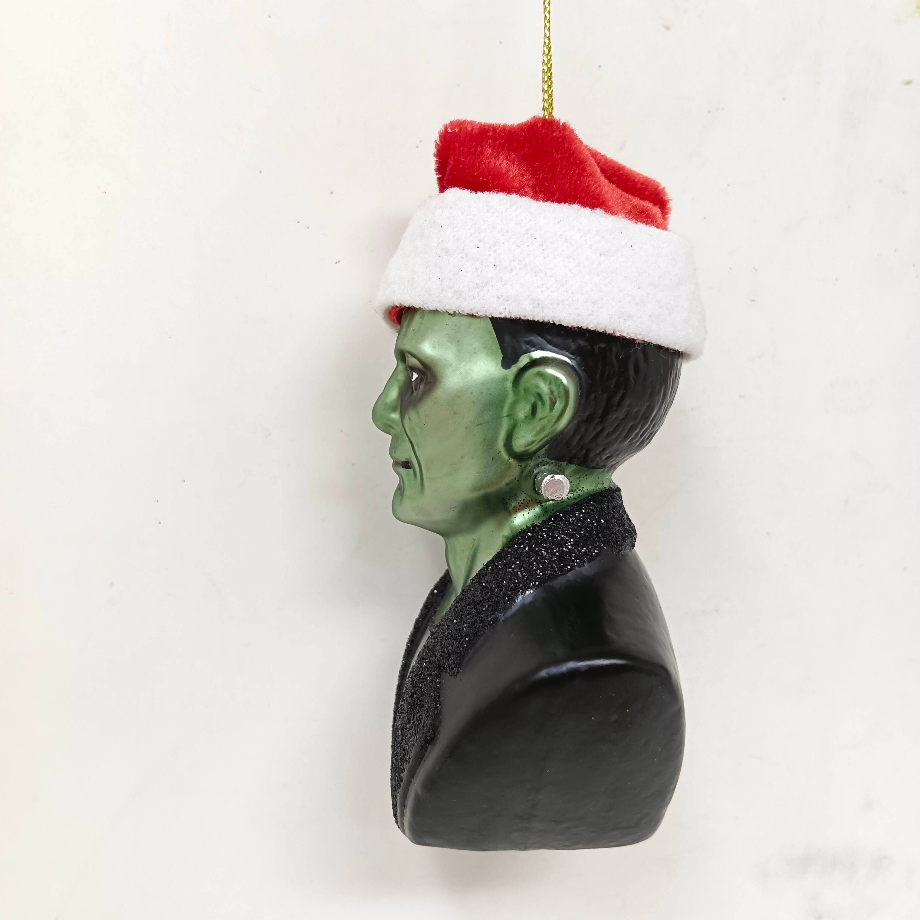 OrnamentallyYou - Vente Objets de décoration - Ornement de Noël en verre Frankenstein avec bonnet de Père Noël3