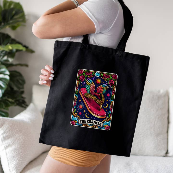 Sac fourre-tout La Chancla – Humour drôle et relatable de maman latina ! pour la vente par Bloom Designs