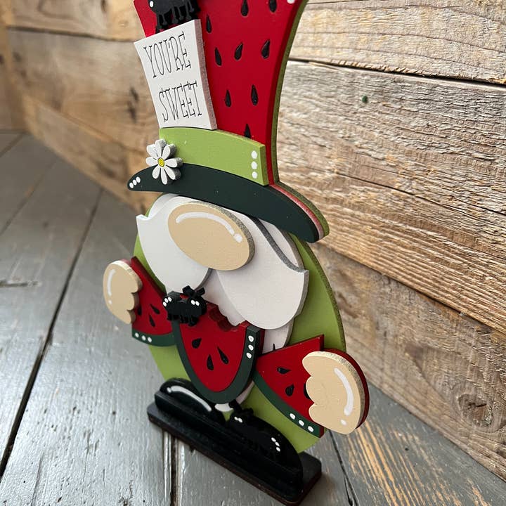 Rustic Home Co LLC - Vendita all'ingrosso Decorazioni da tavolo - Gnome in piedi a forma di anguria, decorazione per la casa, artigianato2