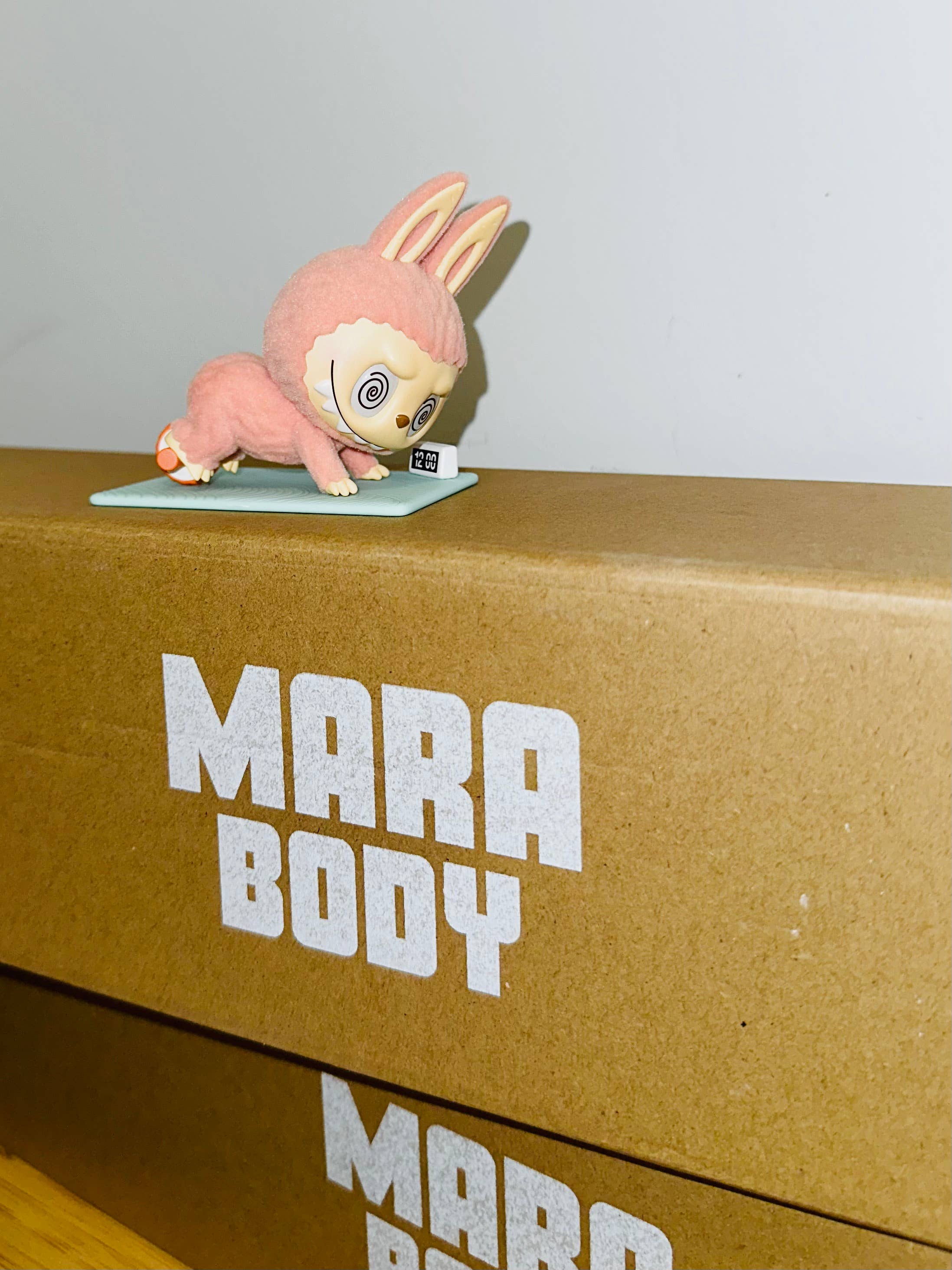 MARA BODY - Yoga Mats, Pilates Reformer Mats & Yoga Towels - Vendita all'ingrosso Tappetini da yoga - Tappetino Yoga in Pelle Scamosciata Vegana Eco-Friendly Antiscivolo con Stampa Astratta10