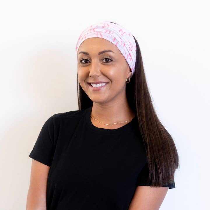 Bandeau large imprimé nœud rose | Turban tube pour femmes | Accessoire cheveux extensible et doux pour la vente par Headbands of Hope | One Purchased One Donated