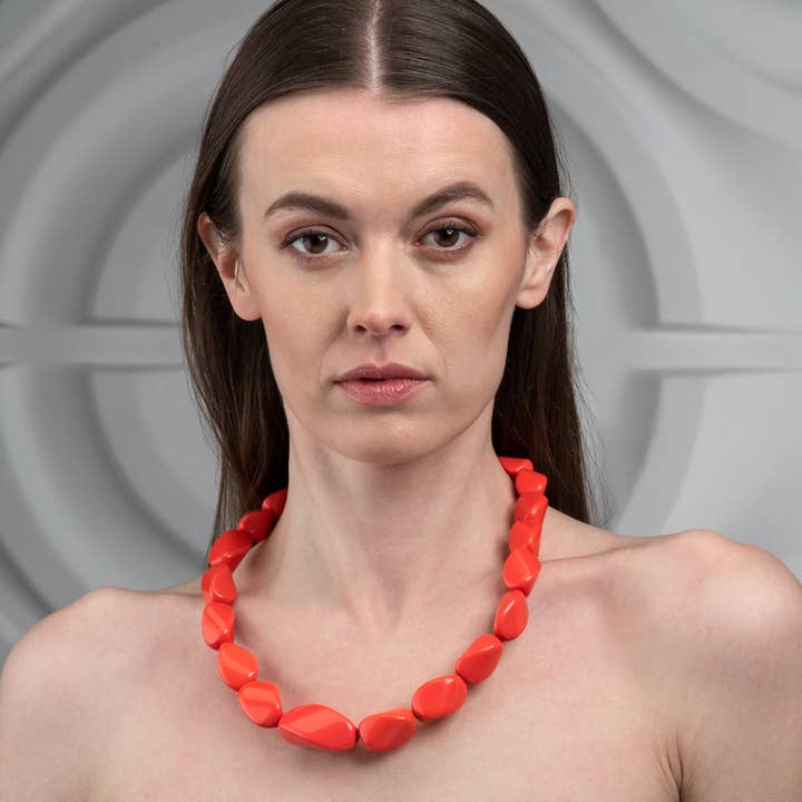 Collier tendance Twisted Coral Orange Chunky pour femme pour la vente par Namana