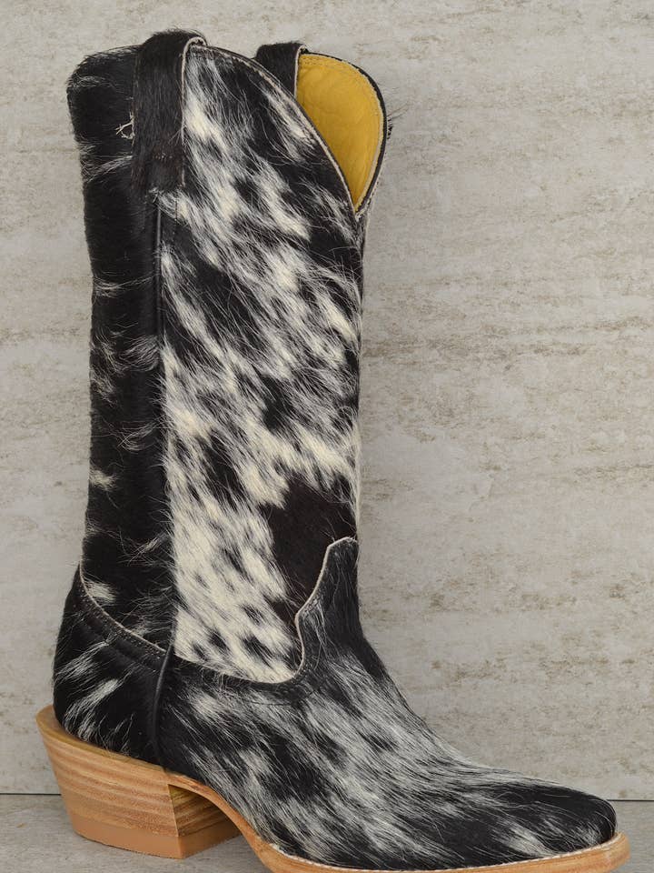Bottes de cowboy Claire Classic blanches avec des taches noires pour la vente par RedHawk Boot Co.