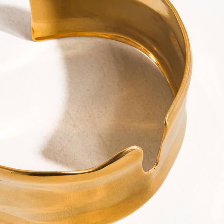 Clyde 18K Gold Non-Tarnish Abstract Bold Bangle for wholesale on Faire
