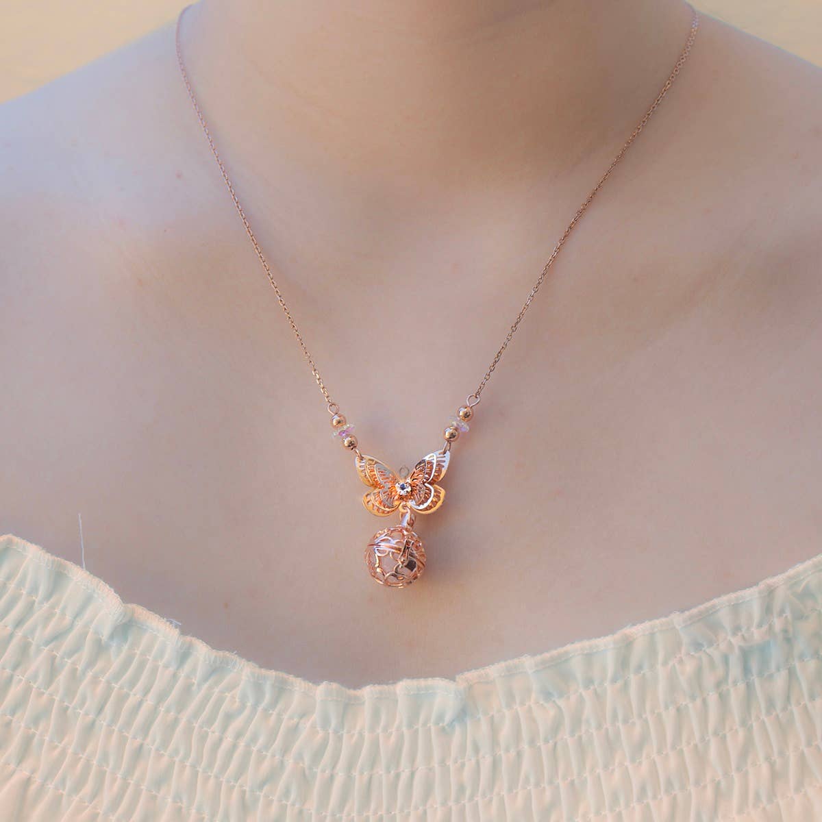 Amrita Court Essential Oils and Aromatic Homeware – Engroshandel Halskæde med vedhæng – Gaveæske - Aroma halskæde Butterfly + Purify Essential Oil10