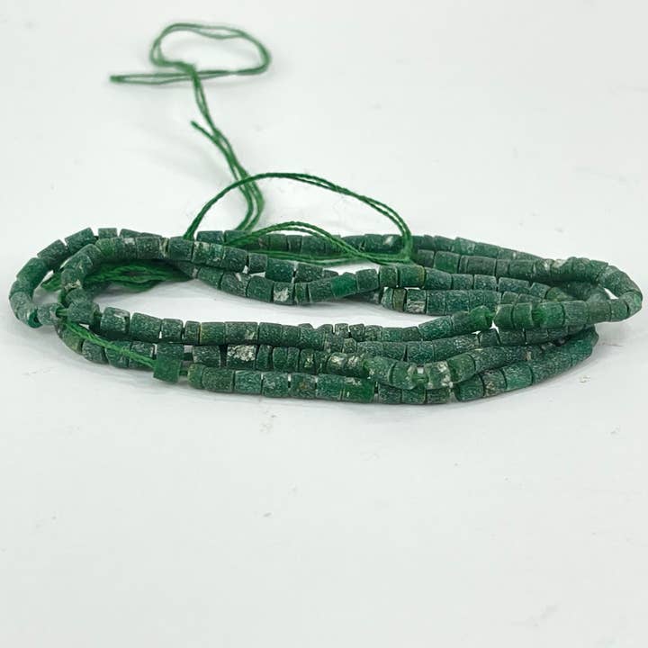 Perles en pierre verte pour la vente par Africa Direct