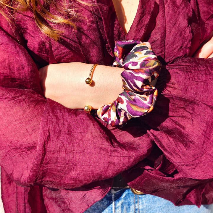 Chouchou DARIA / satin imprimé ethnique bordeaux kaki pour la vente par Laure Derrey