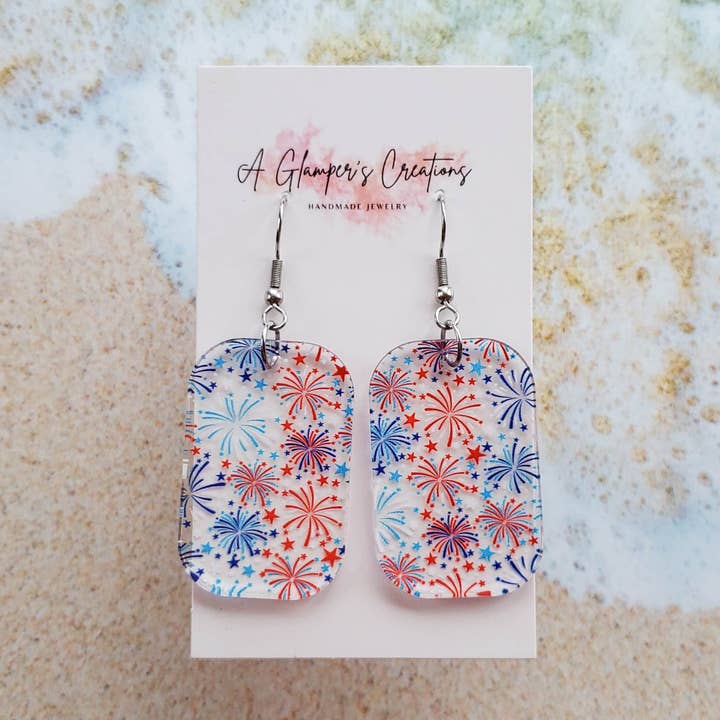 Rote, weiße und blaue Fireworks Squoval Acrylohrringe für den Großhandel von A Glamper's Creations LLC