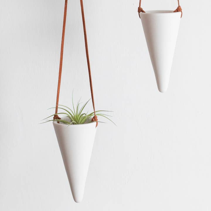 Macetero Colgante - Soporte de Cerámica Cónica para Plantas Aéreas para venta al por mayor de Niik Creative Co.