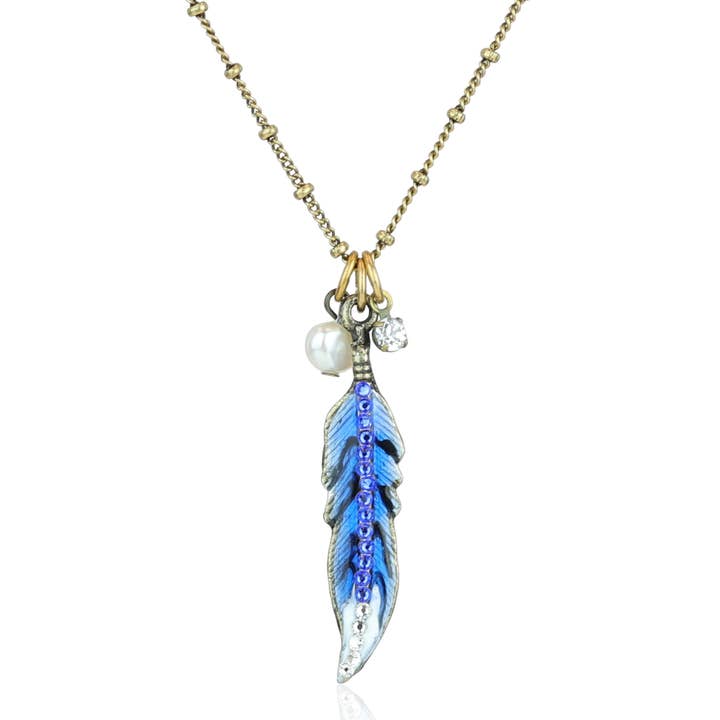 Anne Koplik Designs, Inc. – Colar pingente/pendente por atacado – Colar Jumble Charm de cristal Blue Jay Feather0