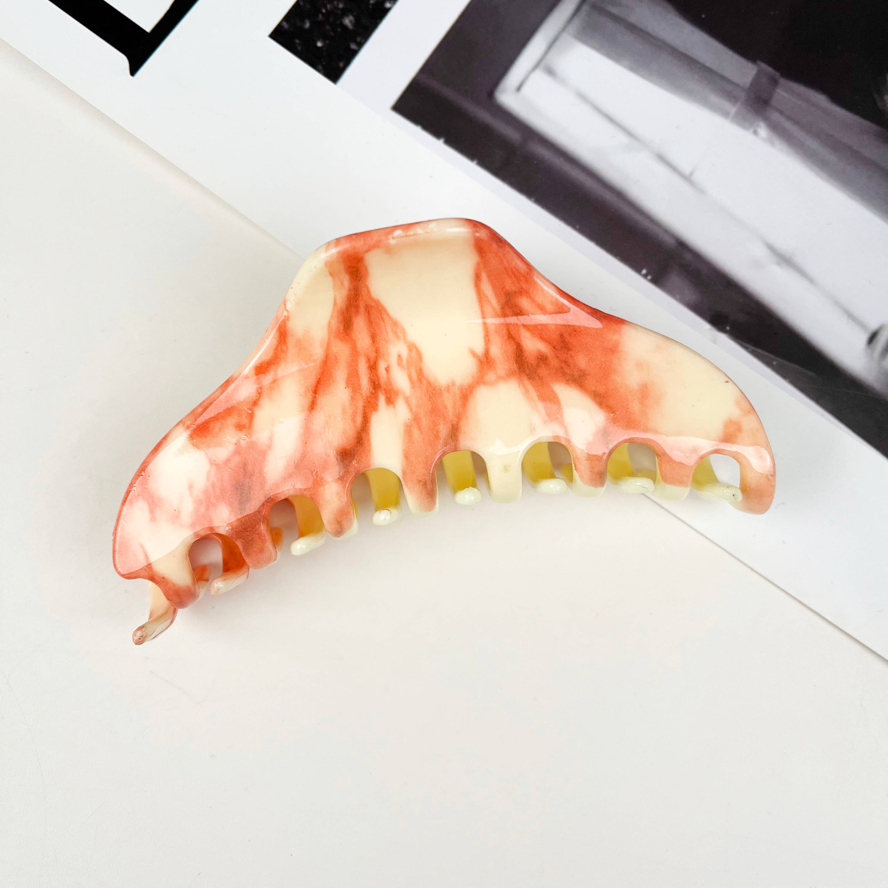 mildstyles - Wholesale Hair Clip - Women's - 4.5" Over Size Triangle Marbled Hair Claw Clips4