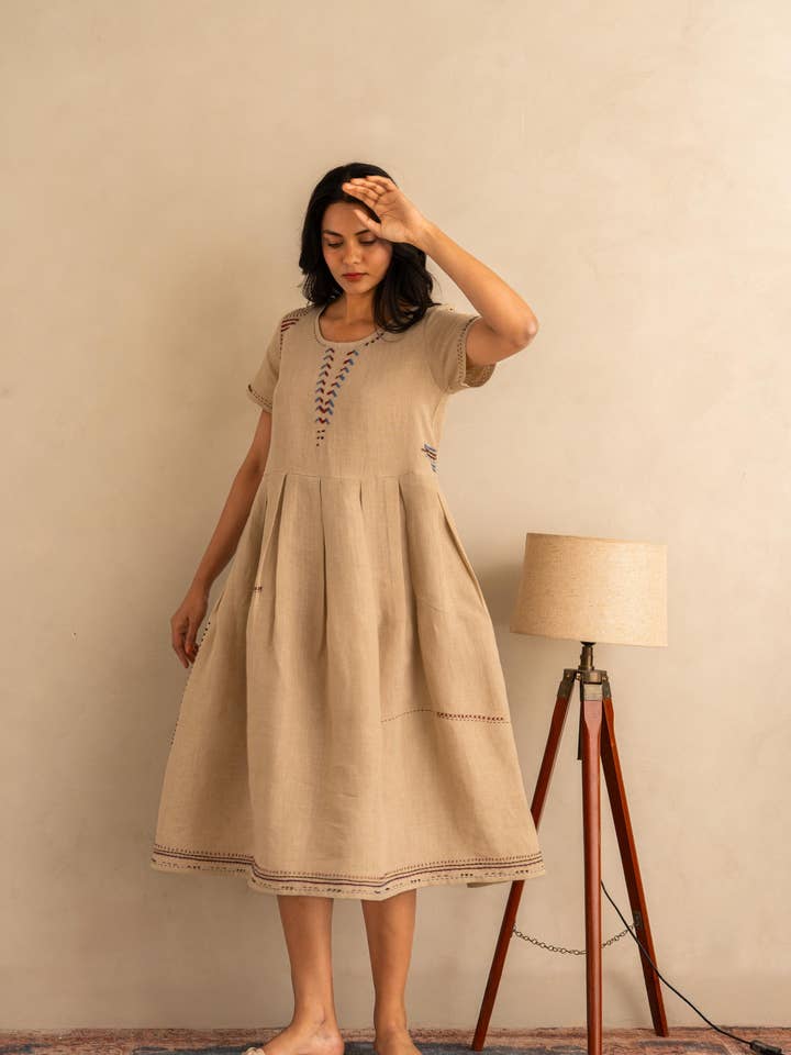 Robe Sophie en lin pour la vente par Live Linen