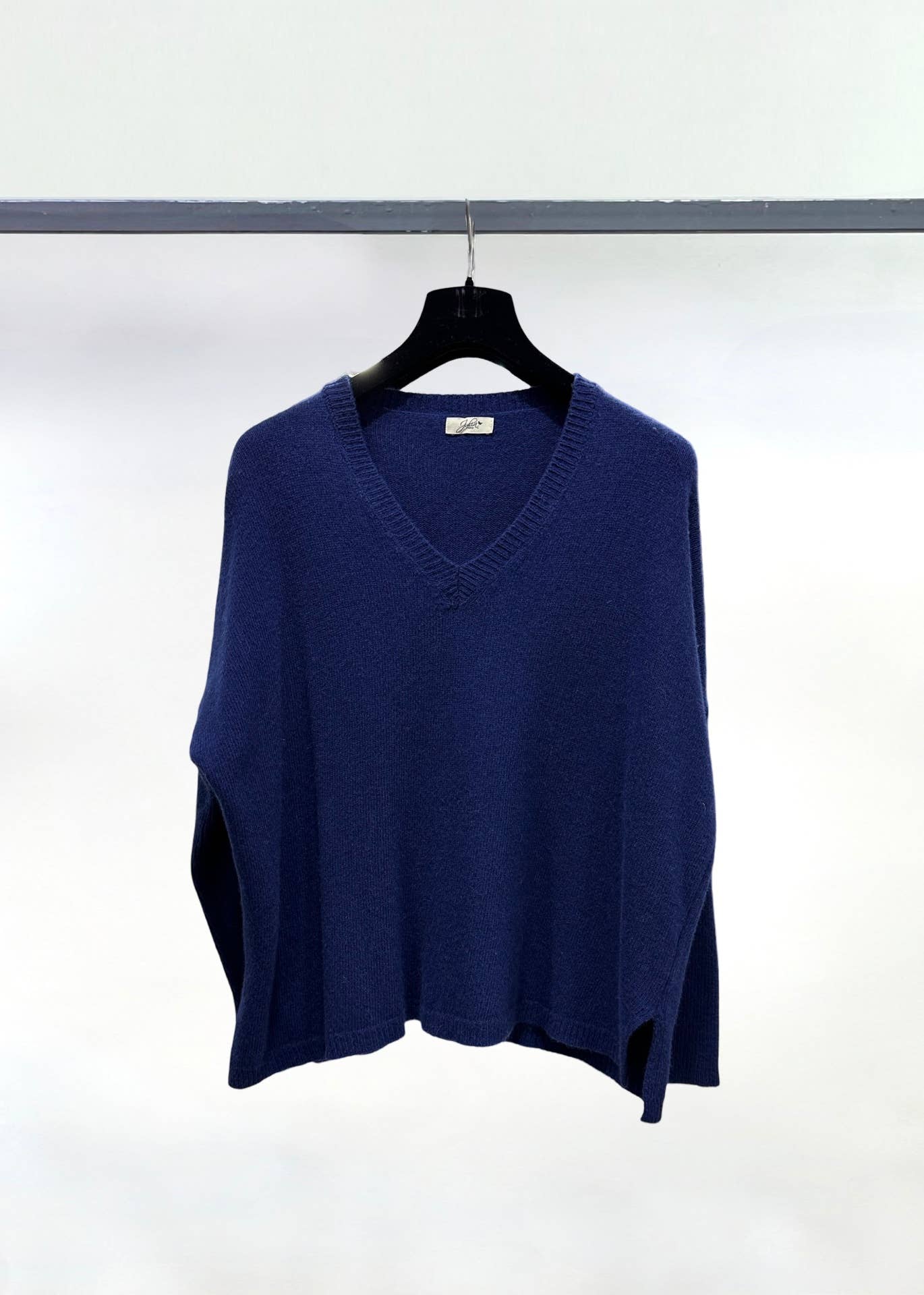 JULIA PARIS - Wholesale Knit Sweater - Women's - Oversized fit V-neck sweater in cashmere and wool knit7