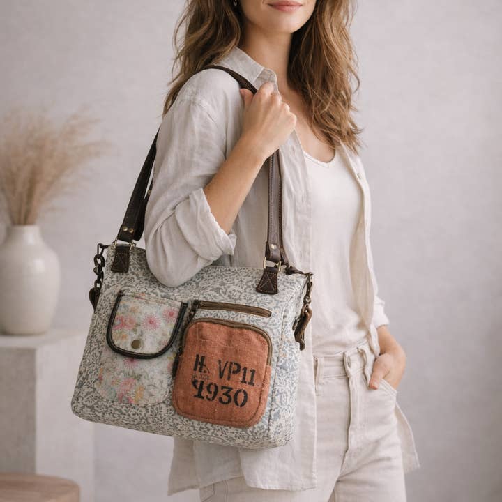 Borsa Messenger in Tela Riciclata e Pelle Habo | Fatto a Mano per la vendita all'ingrosso da parte di Hopofly Bags