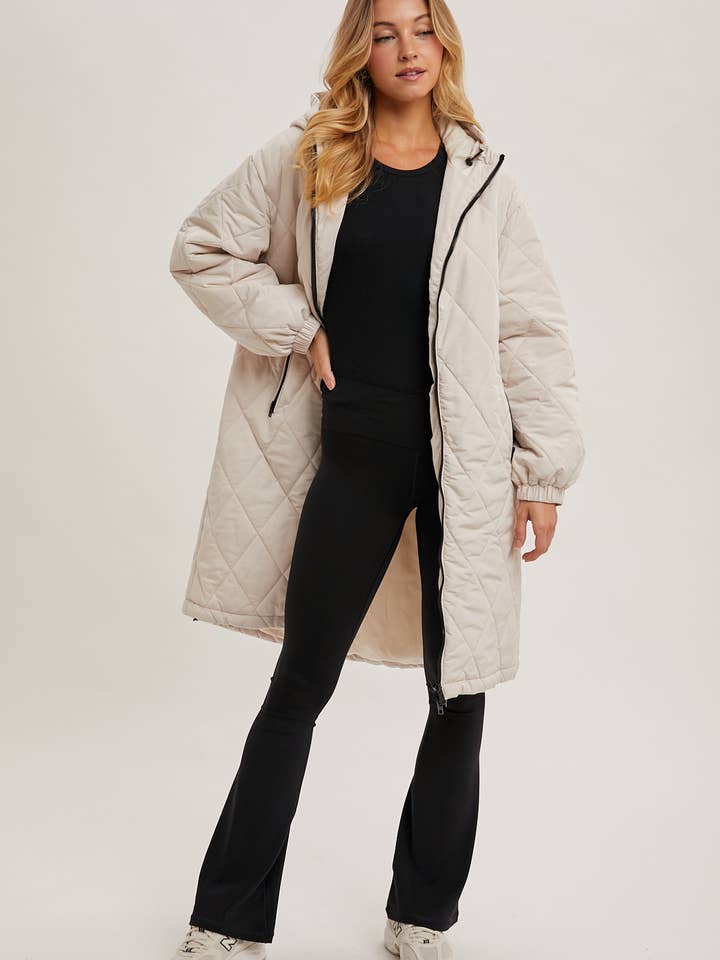 Bluivy – Großhandel Pufferjacke – Damen – GESTEPPTE DAUNENJACKE MIT LANGEM SCHNITT3
