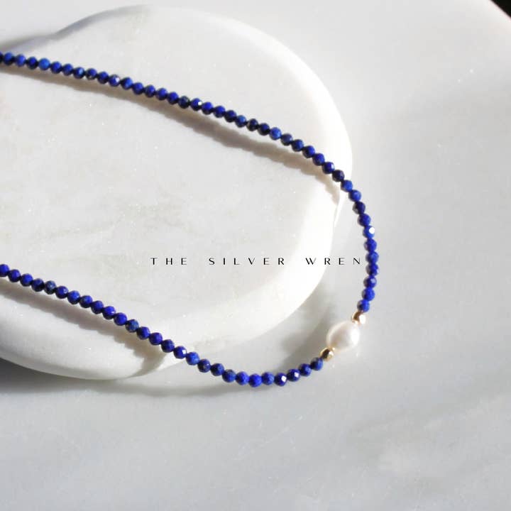 The Silver Wren - Wholesale Kralen/parelketting - Lapis Lazuli- en parelketting met natuurlijke kralen1