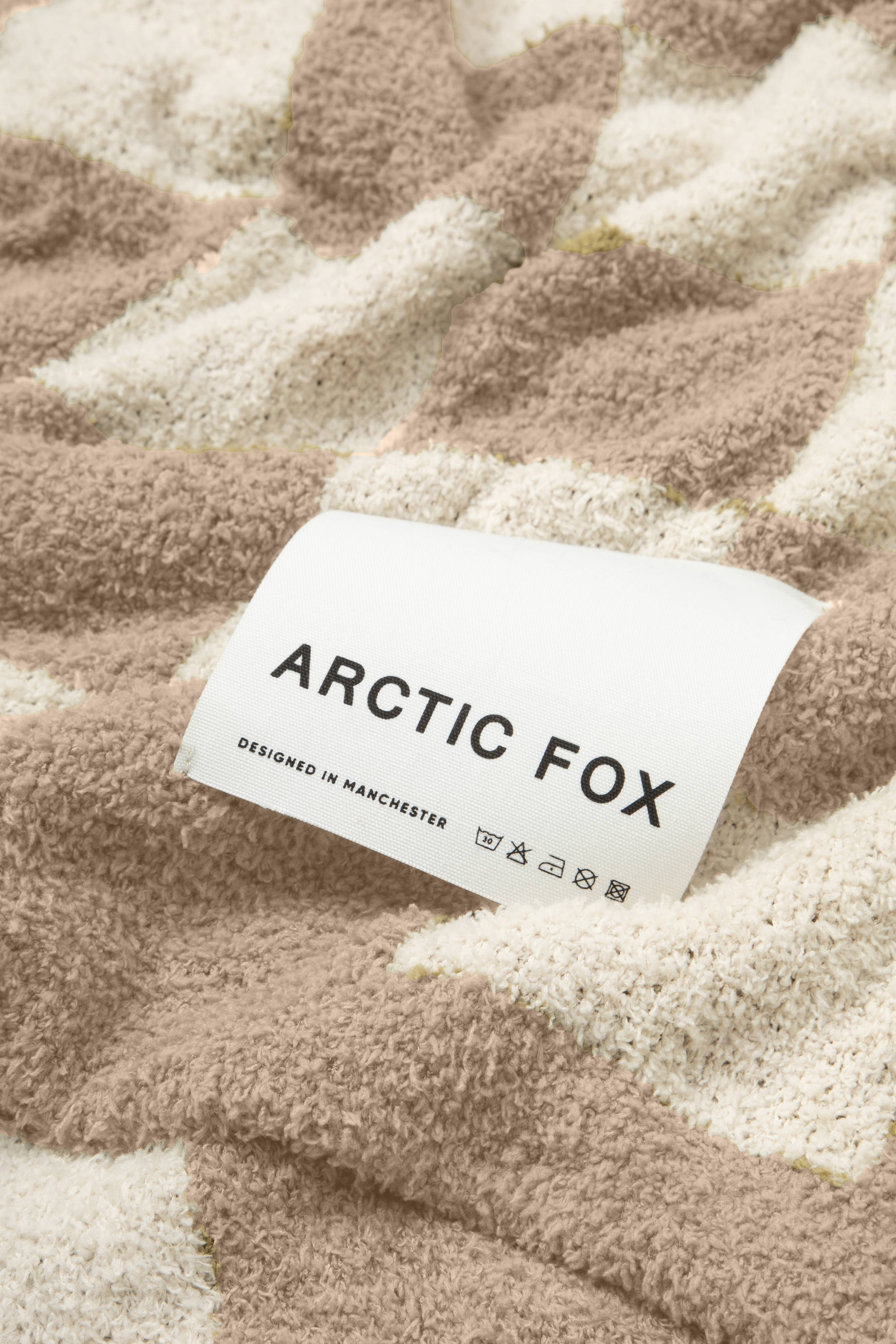 ARCTIC FOX & CO. - Wholesale Throw Blanket - The Teddy Throw - 100% Recycled - Beige Check - AW254