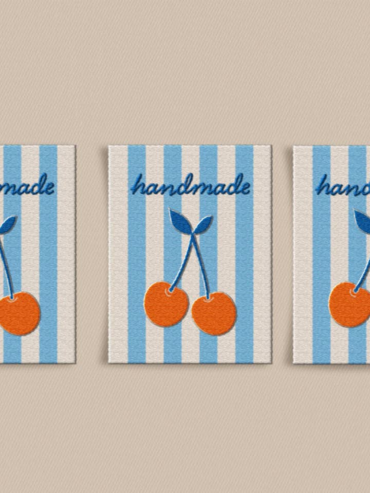 Håndlavede store beklædningsetiketter i kirsebær for engroshandel hos Matchy Matchy Sewing Club