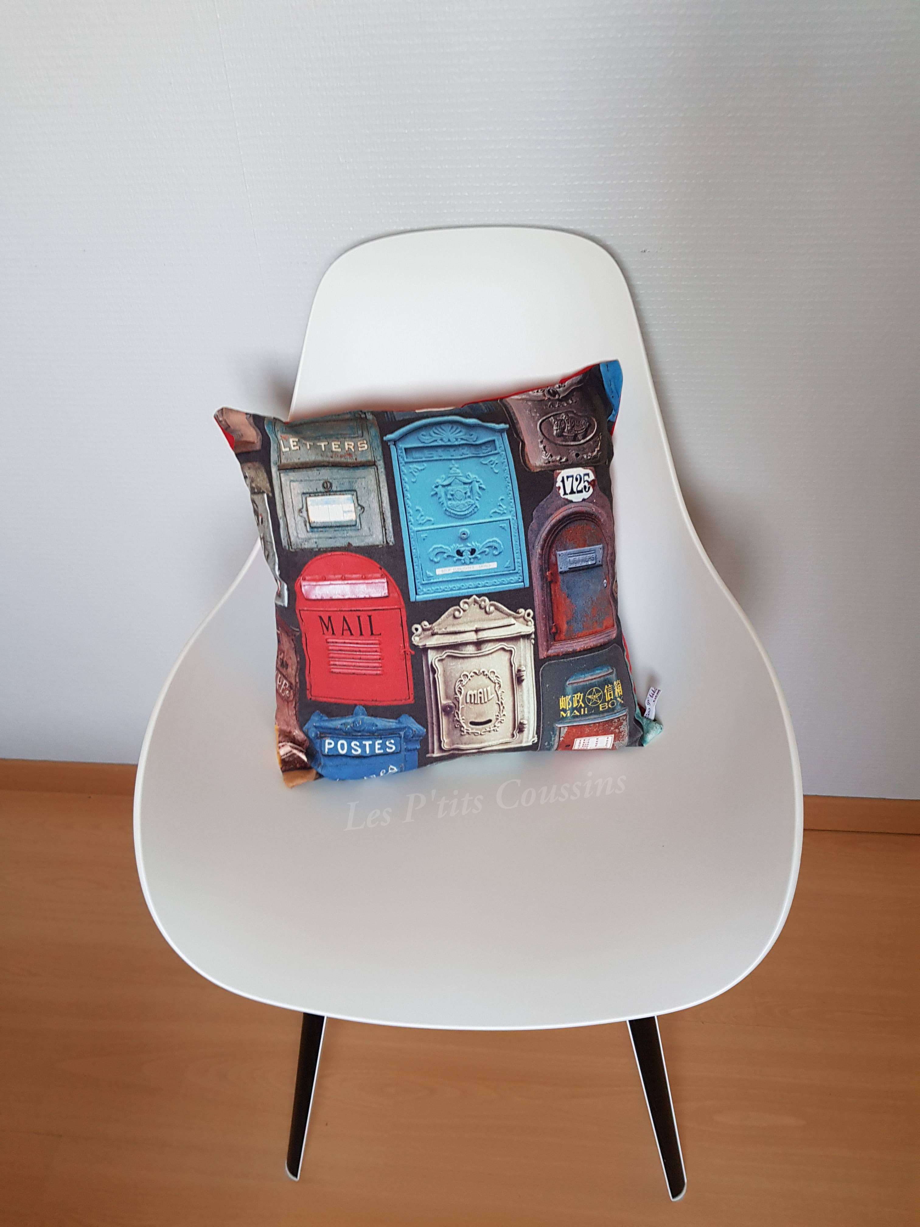Les P'tits Coussins - Vendita all'ingrosso Cuscini decorativi - Cuscino con motivi industriali per cassetta delle lettere vintage3