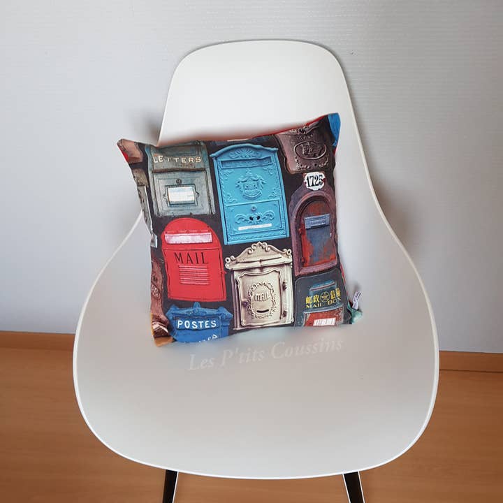 Les P'tits Coussins - Vendita all'ingrosso Cuscini decorativi - Cuscino con motivi industriali per cassetta delle lettere vintage3