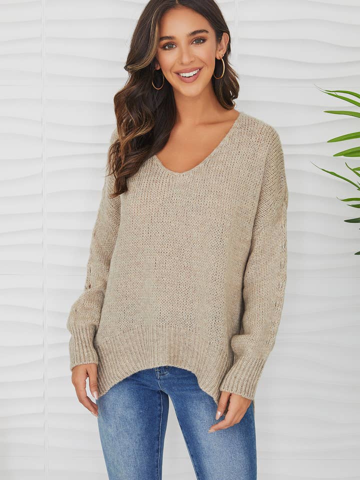 GEBREIDE TRUI MET LANGE MOUWEN EN V-HALS (72102/800897-OATMEAL) voor wholesale door MILIO MILANO