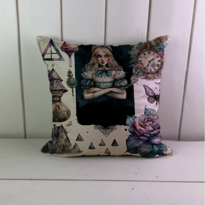 Mörk Alice In Wonderland Linne Kuddfodral för wholesale av Hills Of Fabric