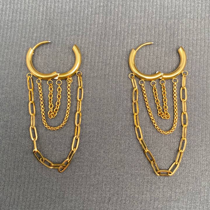 Mio Queena - Wholesale Huggie Earrings - Chain Fringe 18K Gold Plated S.Steel Huggie Earrings - FGS2