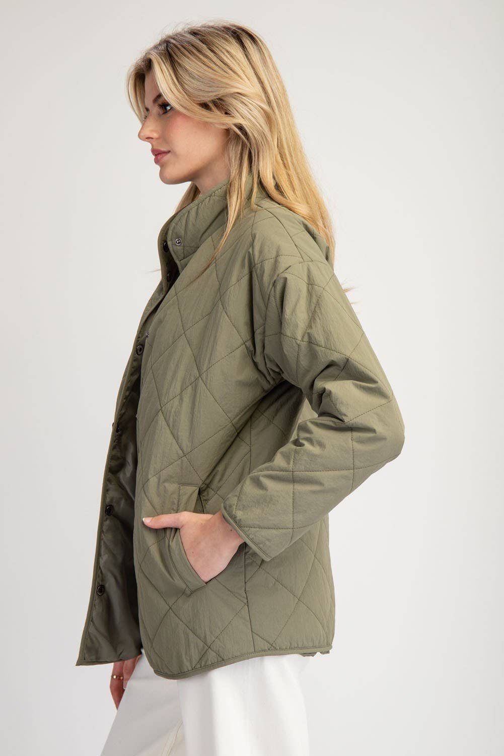 Peace Love Line - Vente Veste – femme - PL3934 - VESTE MATELASSÉE À MANCHES LONGUES ET BOUTON-PRESSION3