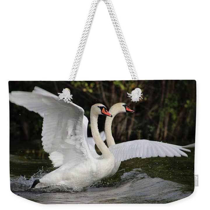 WEEKENDER BAG - WEEKENDER TRAGETASCHE „THE SWAN FLIGHT“ für den Großhandel von sorayadapuzzostore