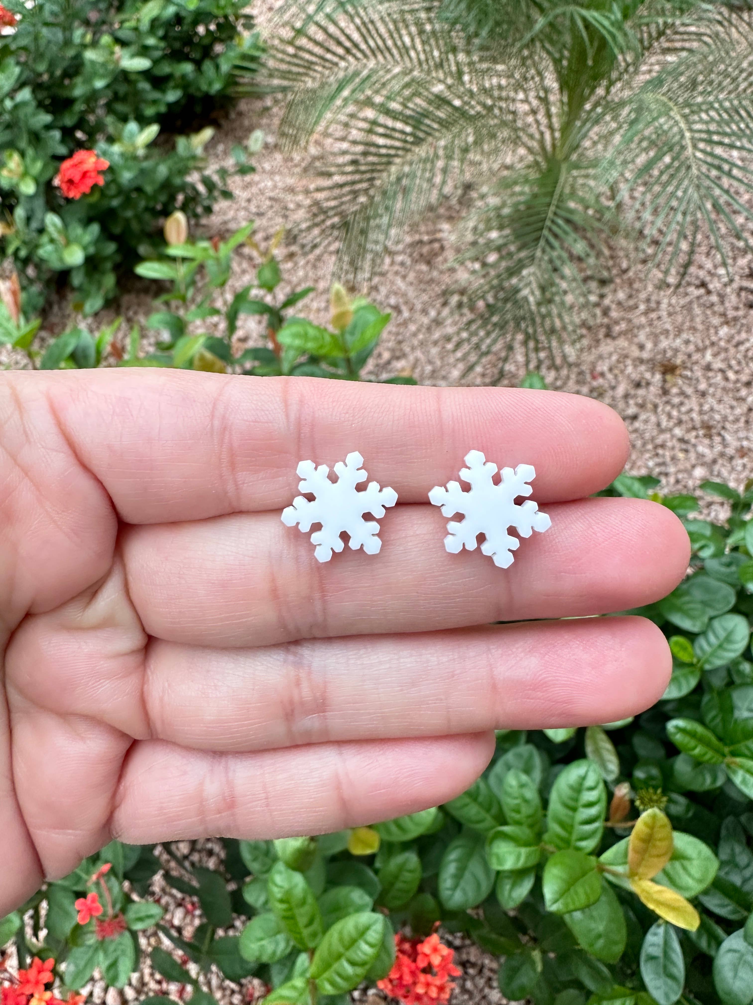 Laser & Color Designs LLC - Vente Clous d'oreille - Clou d'oreille en acrylique Snowflake | Boucles d'oreilles de Noël1