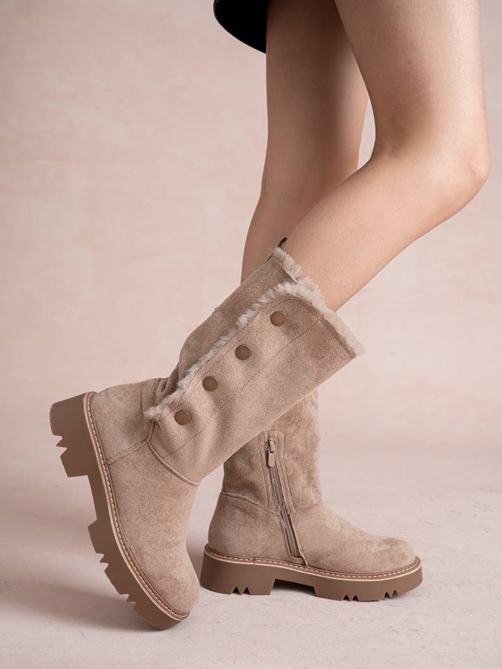 Winter boots with decorative buttons for wholesale by LADY GLORY