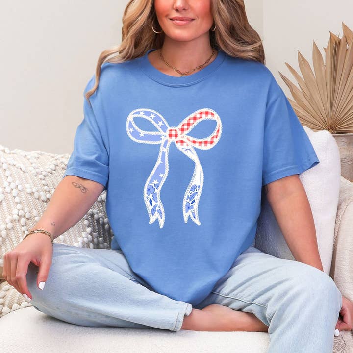 Americana Coquette Strik T-shirt voor wholesale door Trendy Tee Co.