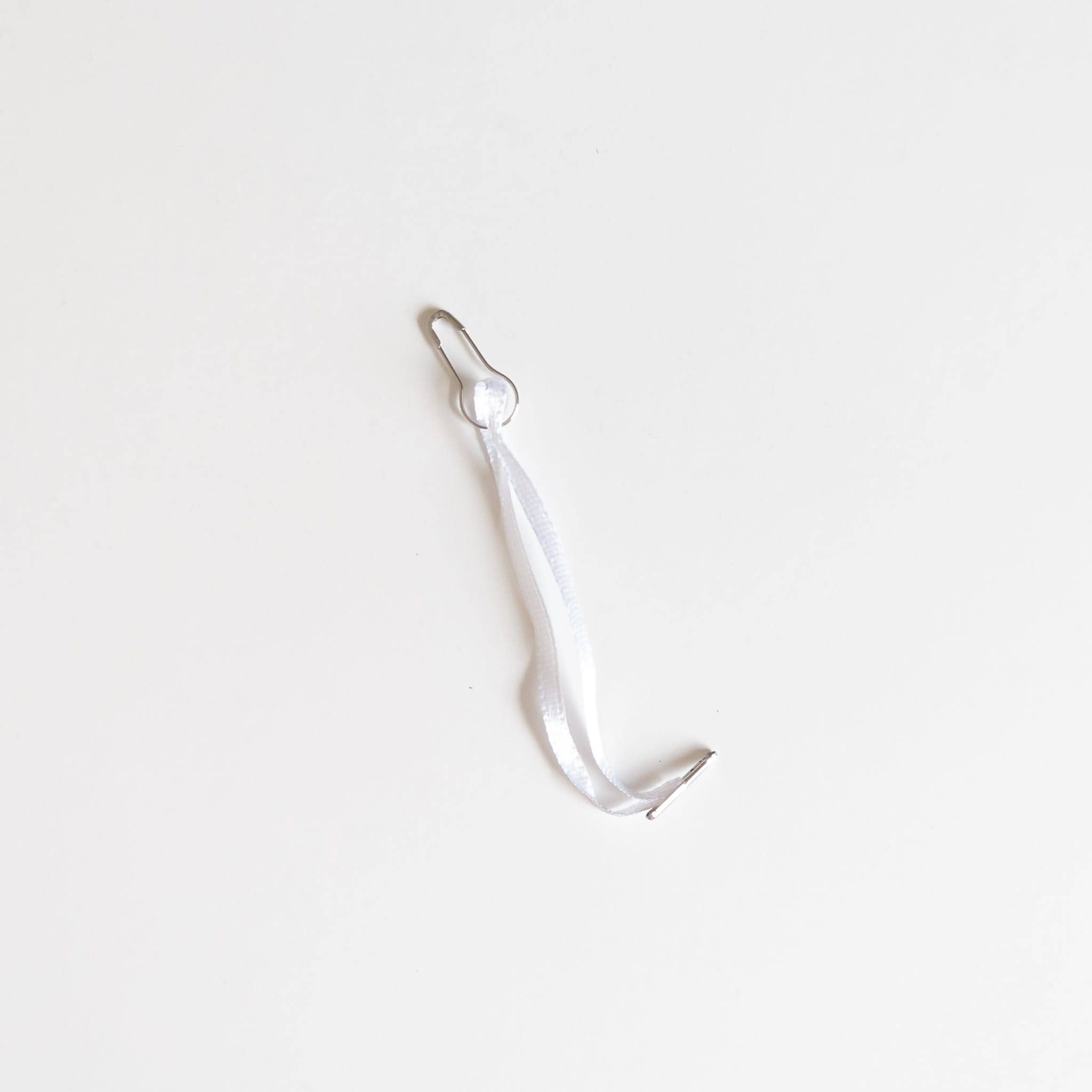 Giftora Wholesale – wholesale Återförsäljarskyltning – Hängetikettfästen - 100 stycken3