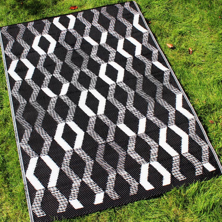 UW Home – wholesale Area rug – Rico Outdoor Rug by Fusion in Black 120 x 170cm