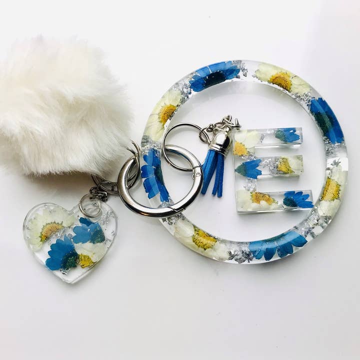 Blå & hvid blomster nøglering armbånd armbånd sæt for engroshandel hos Shop Drip Express