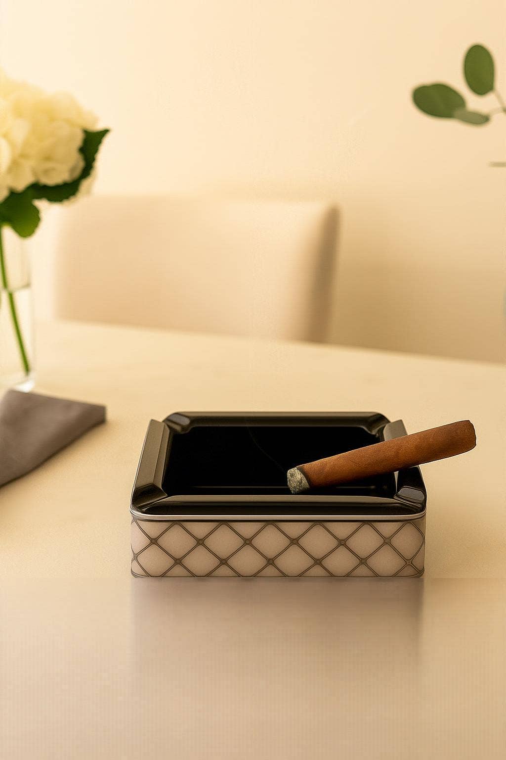 Corbell Silver – Cinzeiro por atacado – Cinzeiro com Inserção de Vidro Placa Prata. REFERÊNCIA: C188.