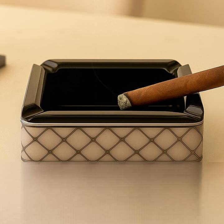 Corbell Silver – Cinzeiro por atacado – Cinzeiro com Inserção de Vidro Placa Prata. REFERÊNCIA: C188.0