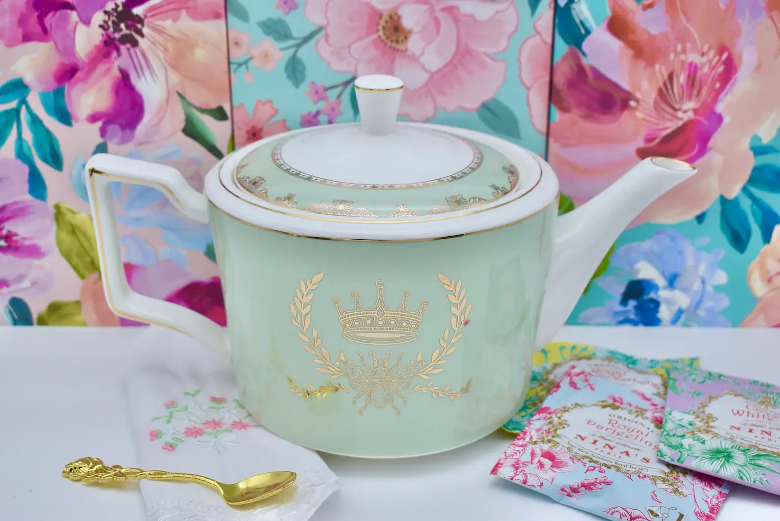 All Little Cute Things - Wholesale Tea Pot - Teapot Regency Gold Decal Queen Bee Mint Green1