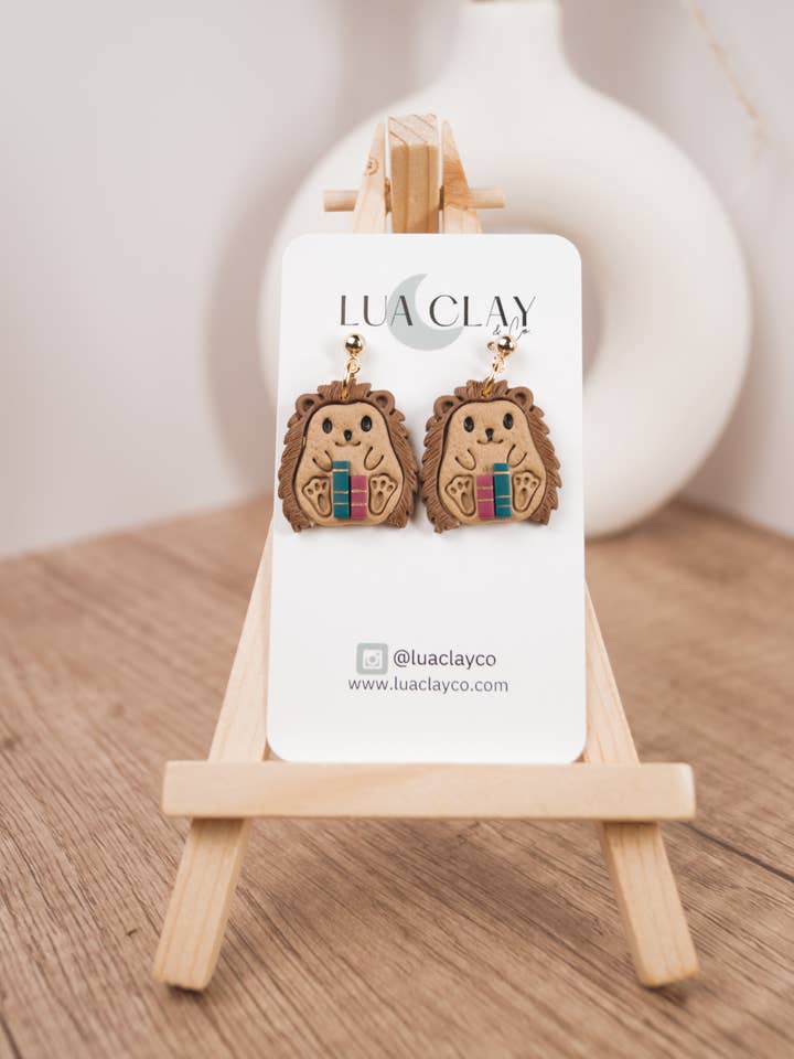 Petit Porc-épic Bibliophile pour la vente par Lua Clay Co