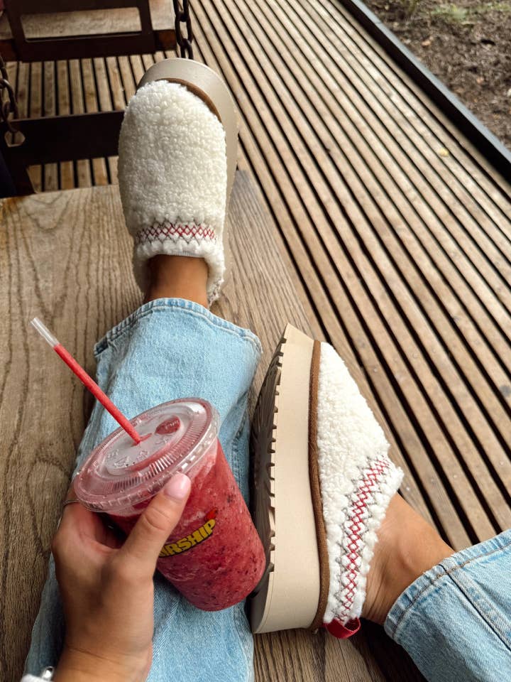 KENZKUSTOMZ - Wholesale Slippers - Unisex - Sherpa Platform Slippers
