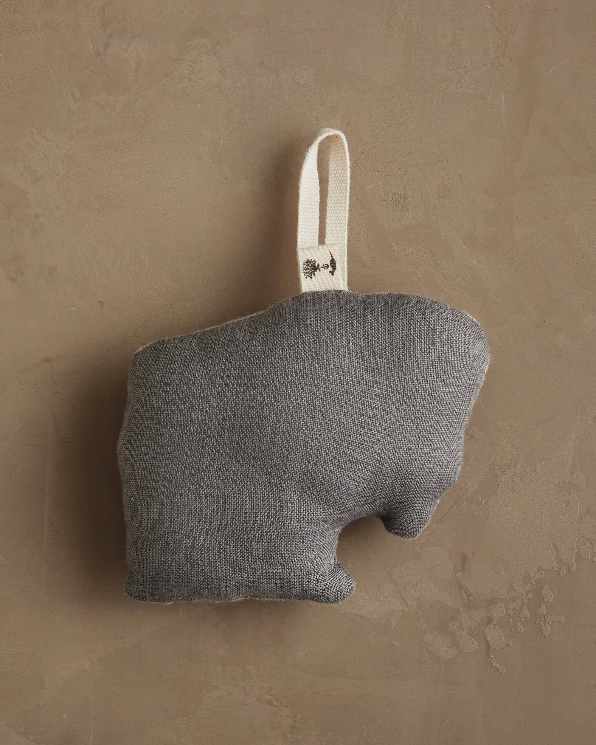 Coral & Tusk – Engroshandel Pynt – Bison med pynt1