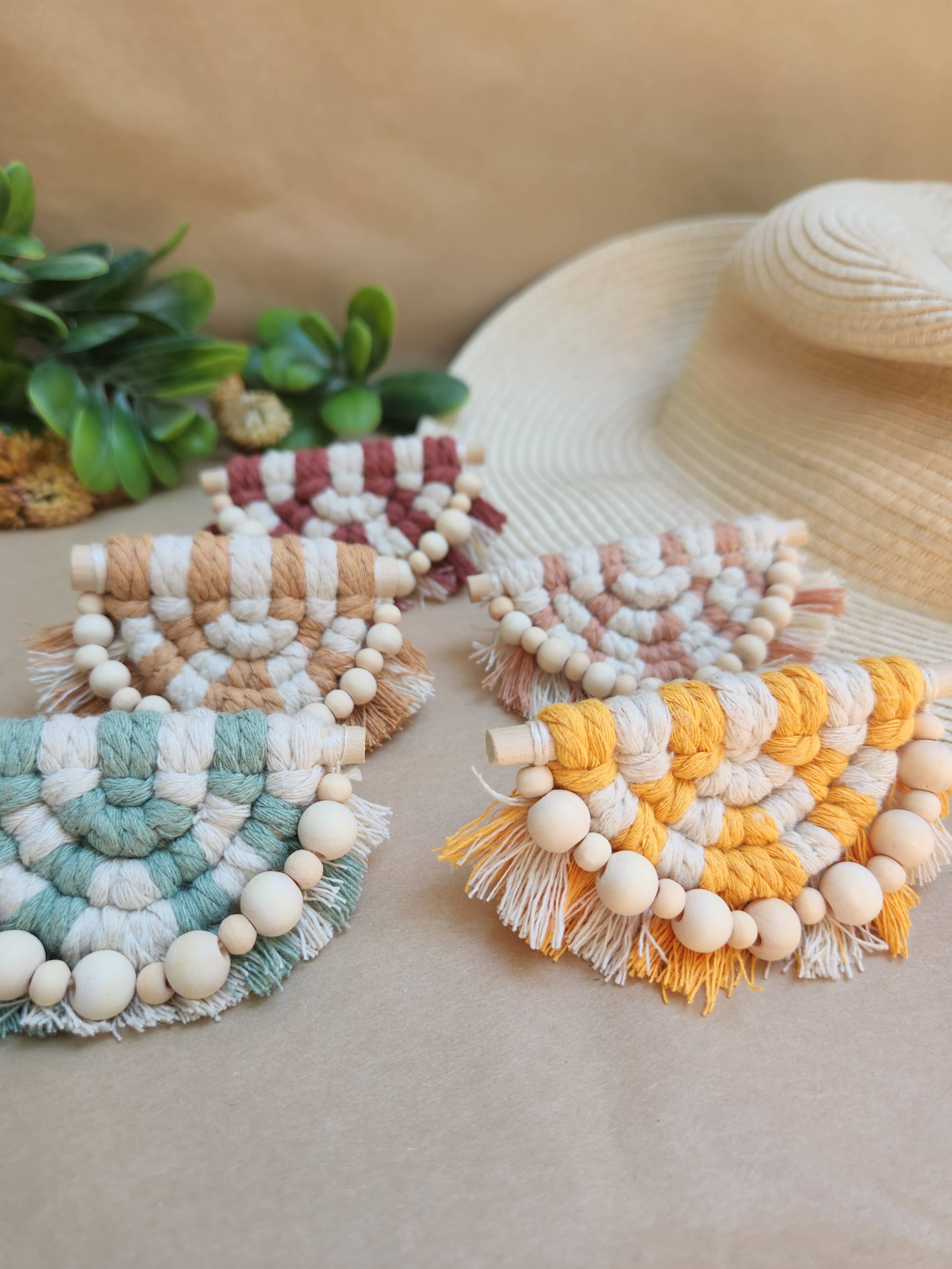 Knotted & Known – Großhandel Auto-Lufterfrischer – Damen – Boho Macrame Car Vent Ätherisches Öl Diffusor4