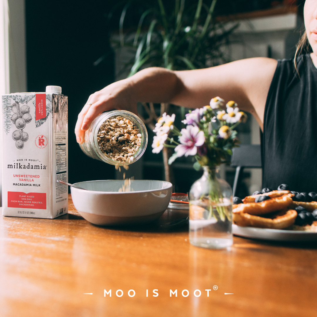 milkadamia - Wholesale Non-Dairy Milk - Unsweetened Vanilla Macadamia Milk, Plant-based, 32oz4