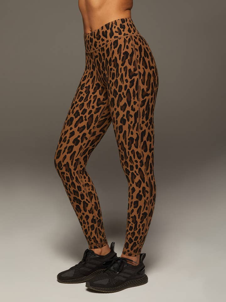 Legging Verve à imprimé léopard pour la vente par MICHI