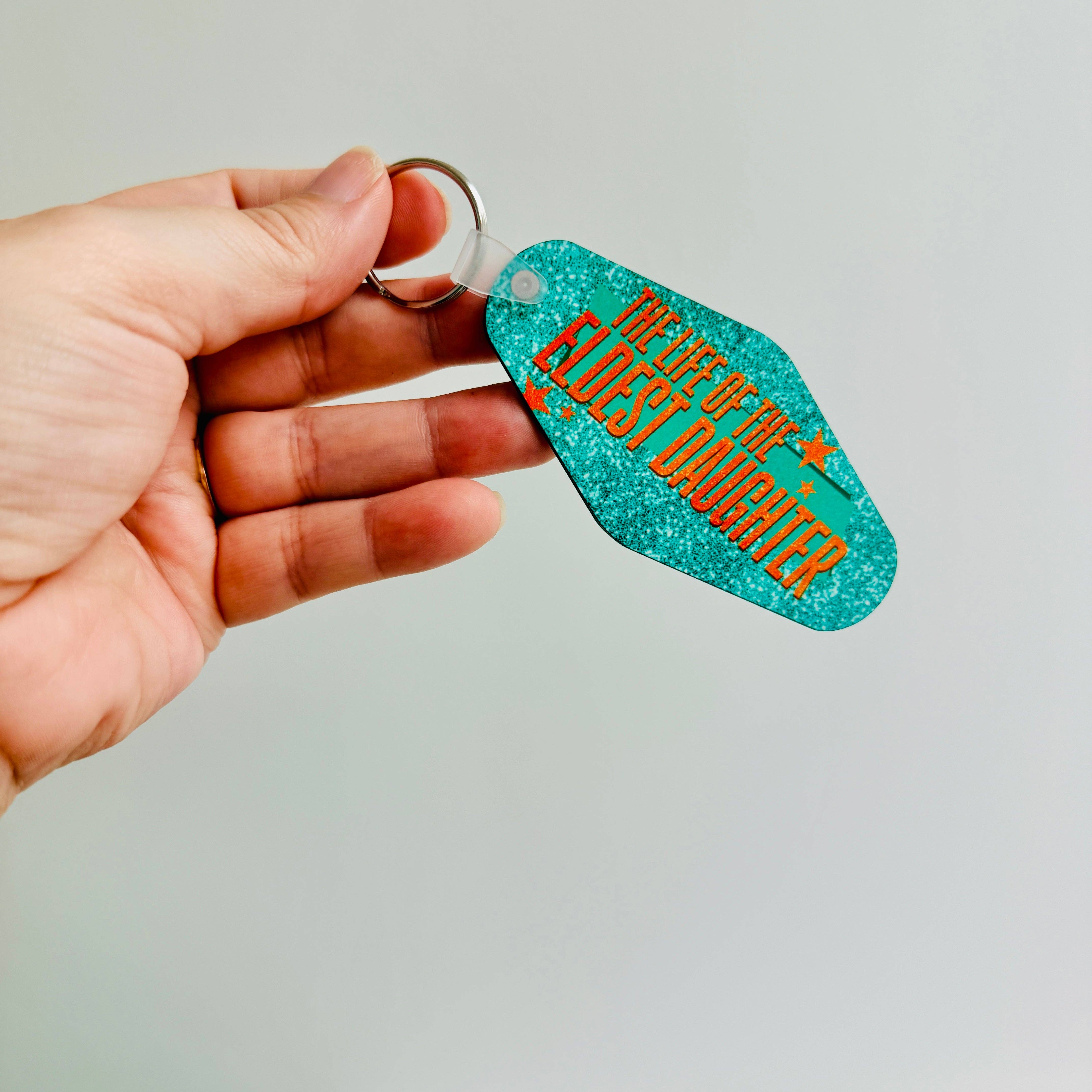 Sonny Rising – wholesale Nyckelringar - Dam – Nyckelring i motellstil, Äldsta dotterns liv1