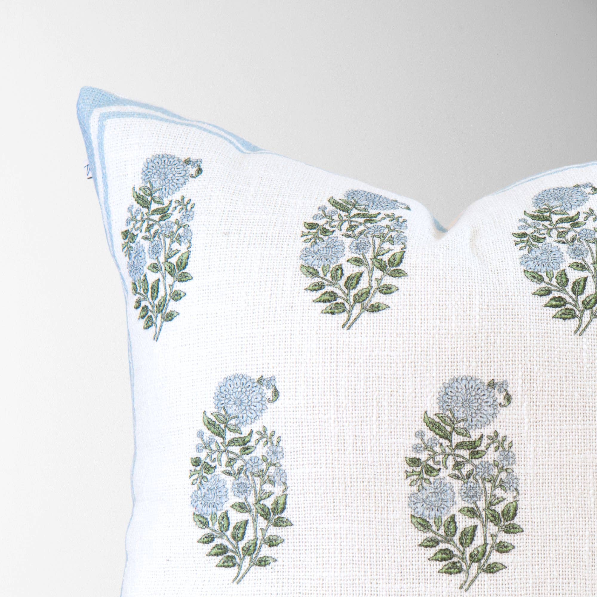 Tajik  Home  LLC - Vente Housse de coussin - Housse de coussin Genevieve à impression bloc bleu ciel - Fait main3